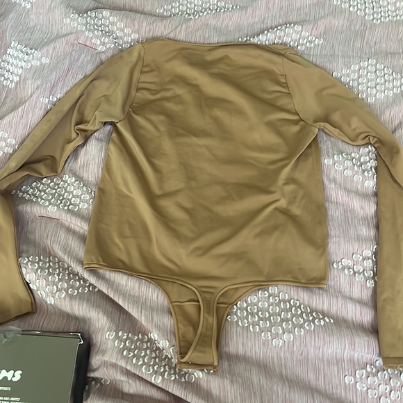 skims long sleeve scoop neck bodysuit - Picture 8 of 11